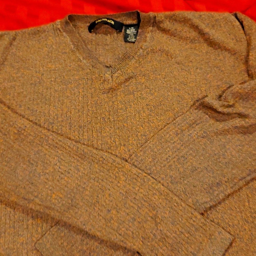 Bacharach v-neck shirt in the size large.